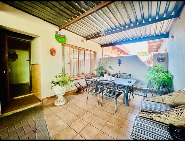 3 BEDROOM HOUSE FOR SALE IN VANDERBIJLPARK CE 4